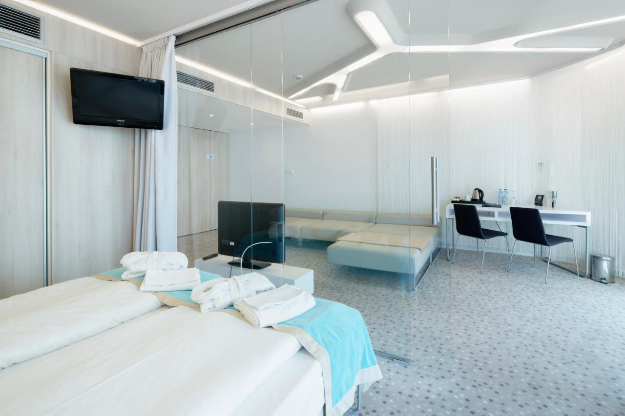 Ultra Marine By Zdrojowa Hotel Kołobrzeg Buitenkant foto